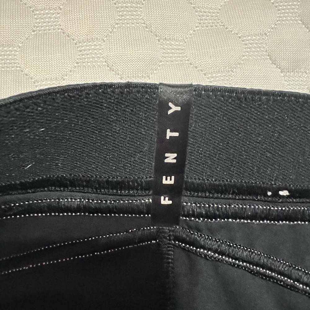 Savage X Fenty Black Leggings with Pink Trim - Picture 5 of 7